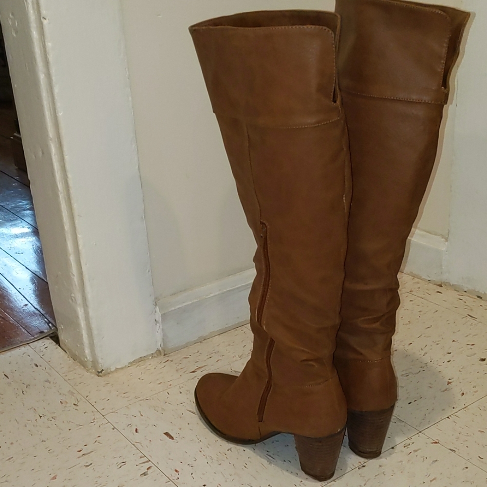 Boots - Picture 5 of 6